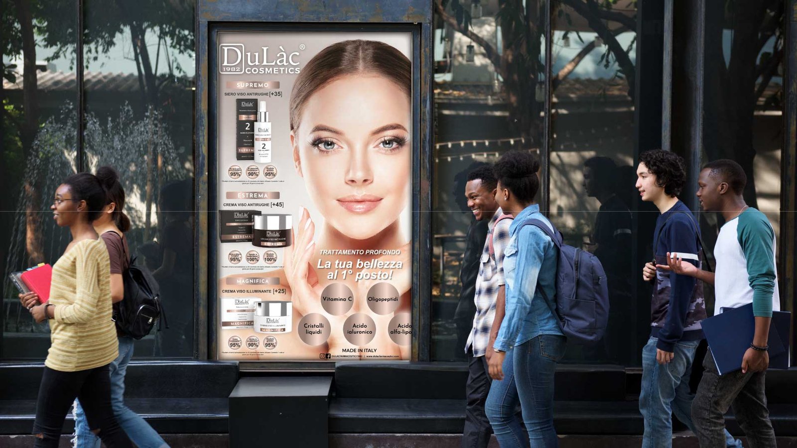 Mockup di un pannello pubblicitario Dulac in un contesto urbano